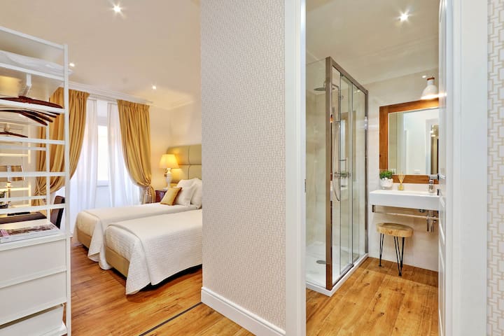 Big Guest House Vatican Apartment in Saint Peter gallery image 4