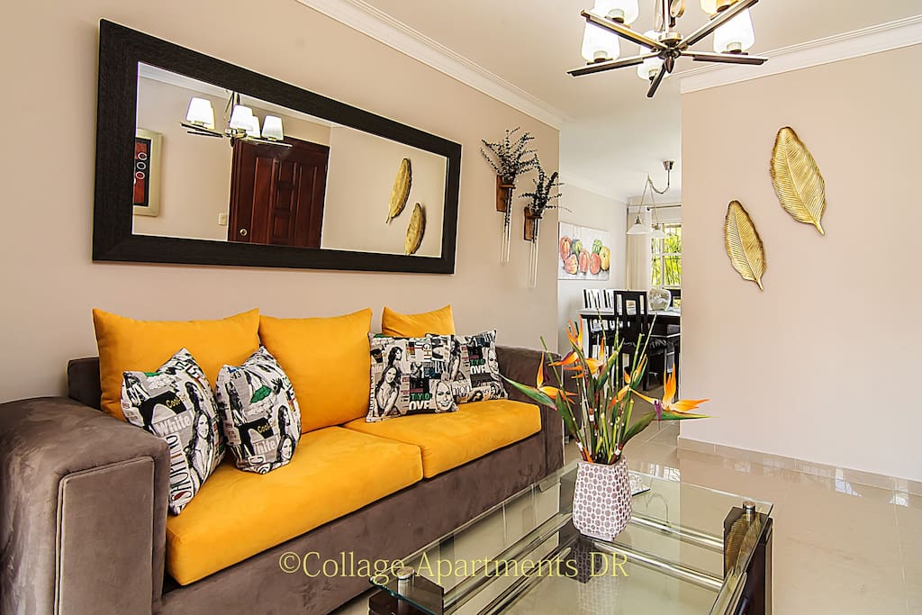 View as you enter this Condo/ Vista de entrada del apartamento.