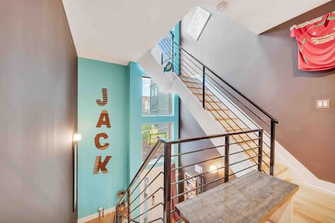 Fishtown- modern, near the El, roof deck, 3BR/3Ba