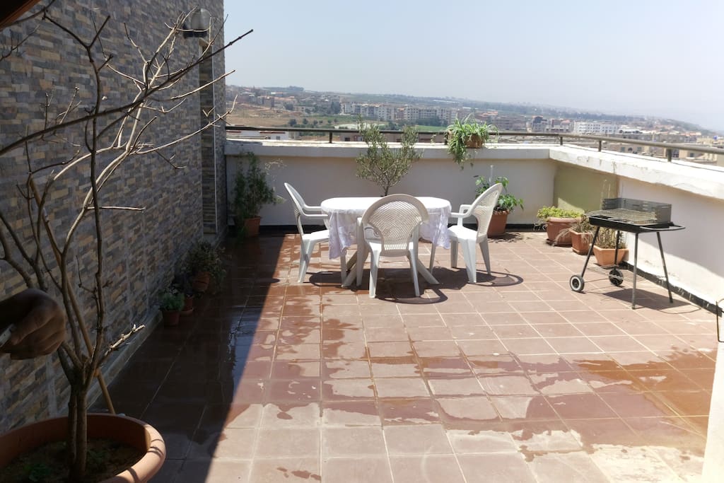 Terrasse de 40 m2 au dernier étage avec vue imprenable sur la mer