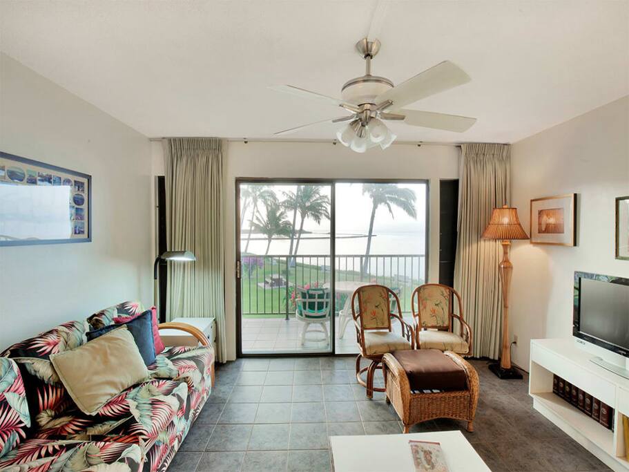 molokai_shores_1of-203_livingroom_1.jpg