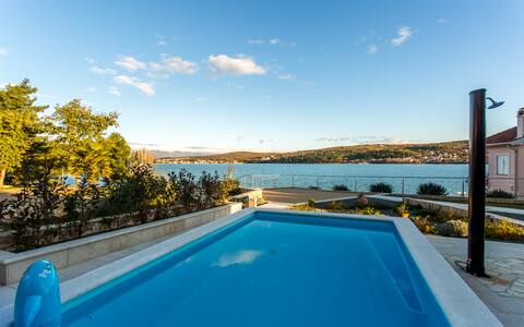 Villa Ema with Seaview, pool, garage, BBQ