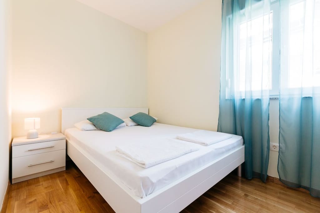Schlafzimmer 1