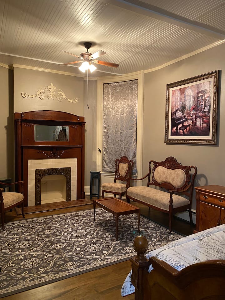 French Quarters - Studio - Saint Joseph, MO