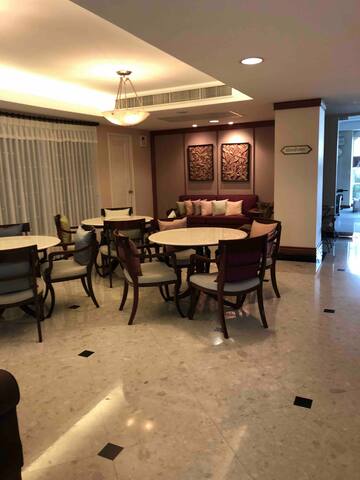 Luxurious & Spacious gallery image 3