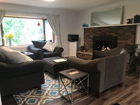 Terrace/Thornhill Mountainview Retreat