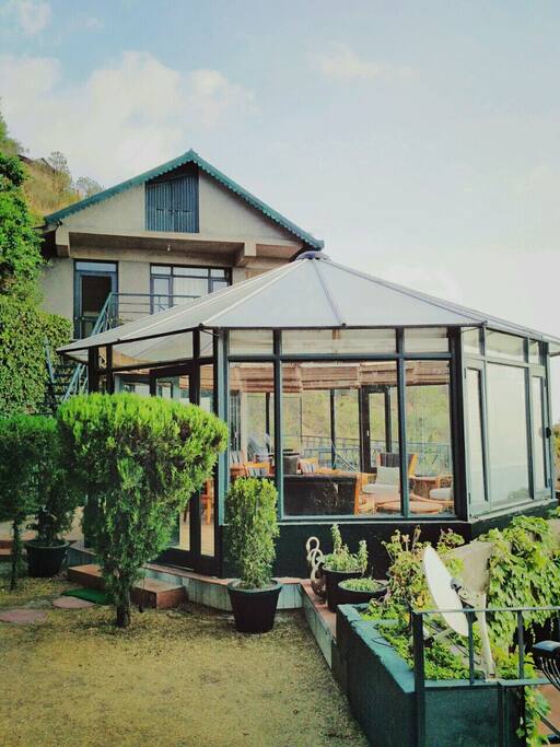 GLASS ROOM