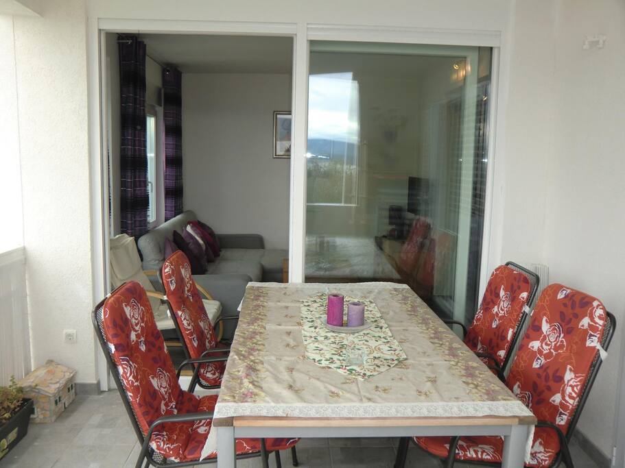 siting area to the living space