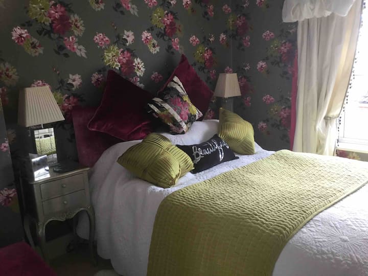 Stylish B & B Hingham Houses for Rent in Hingham, England, United
