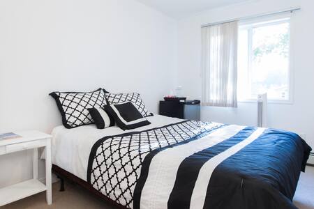 A&P Suite Near Train & Bus - 10Min To Downtown