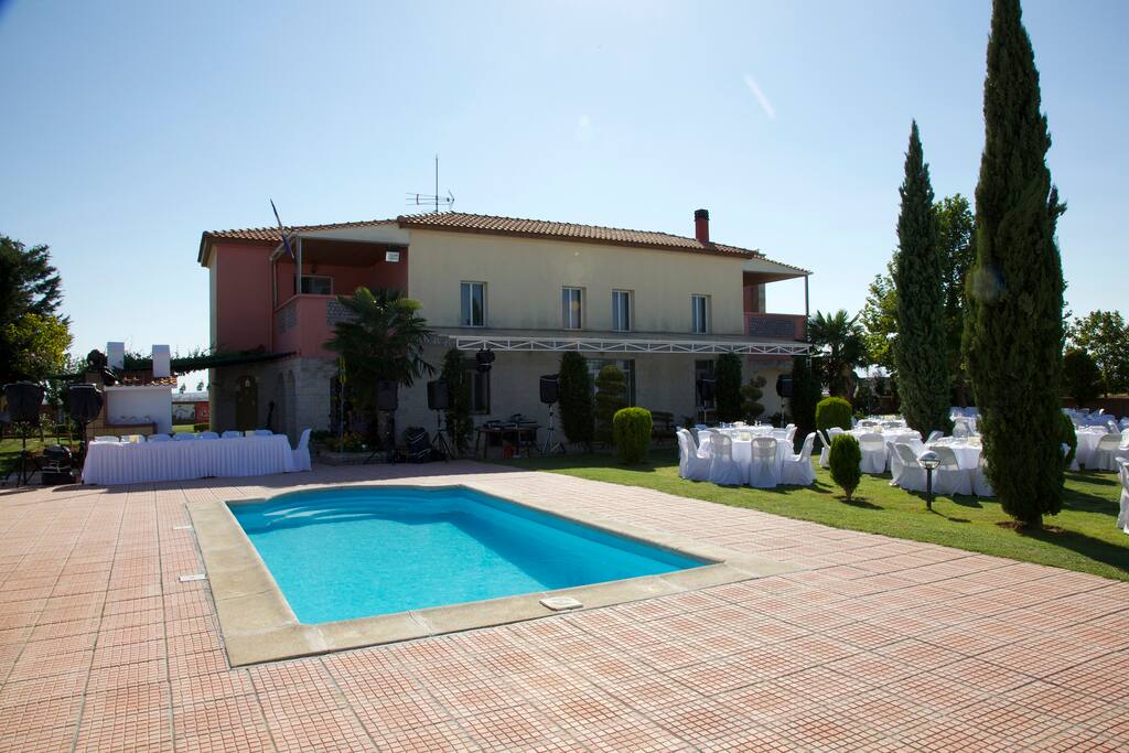 Pool view on wedding event