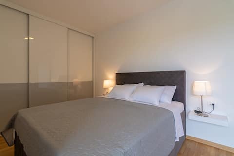 Top Airbnb: Lungomare Lux Apartment in Budva