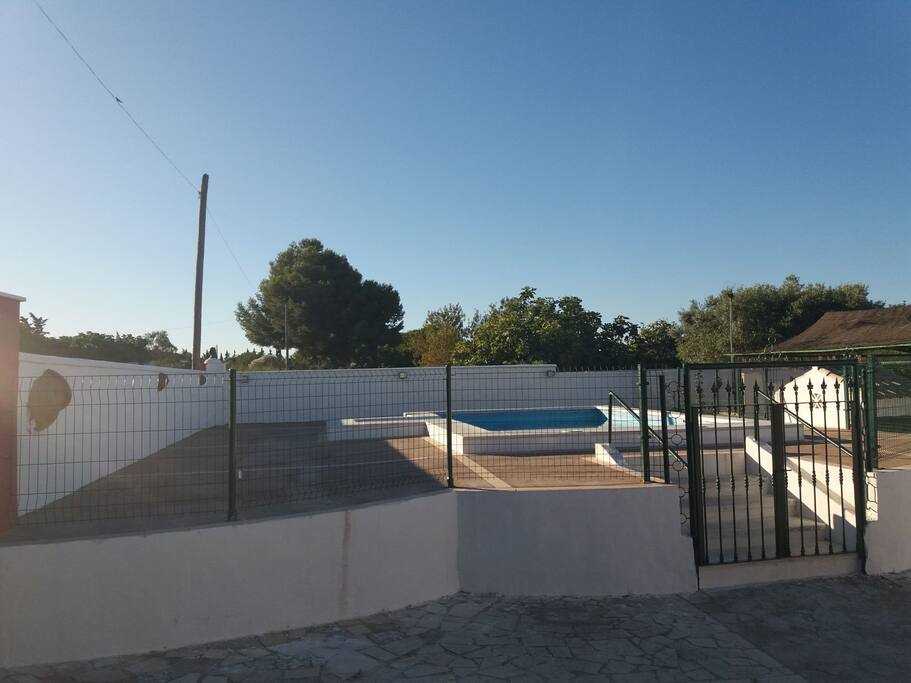 piscina alberca vallada ideal para estar seguro de que los peques no puedan entrar sin que nos demos cuenta