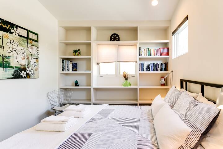 Custom-Built Villa Four Blocks from Venice Beach gallery image 4