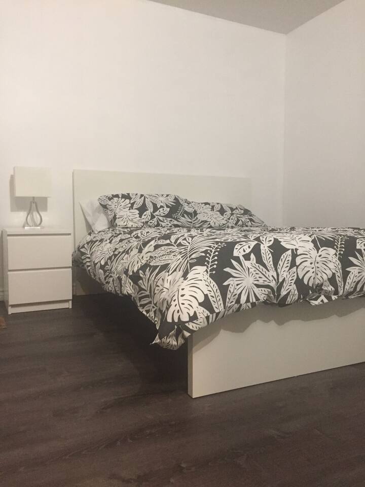 Брачен кревет (широк 150 - 179 см)