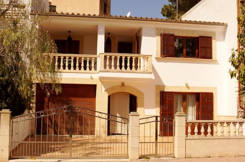 Spacious, bright and 2 minutes from the beach