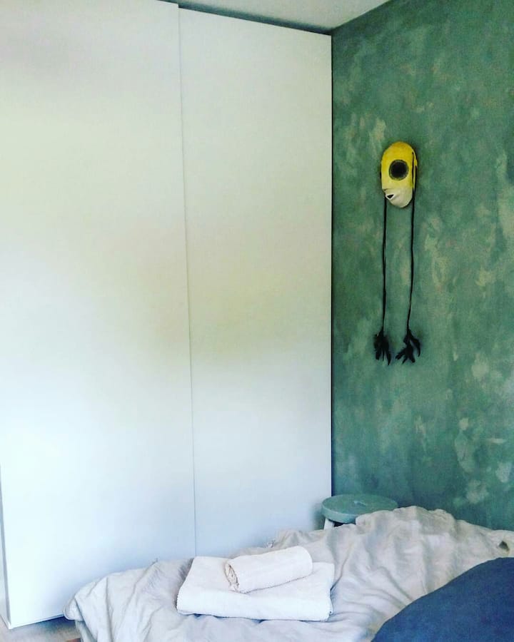 Veliki ormar u koji možete pospremiti svoju odjeću.