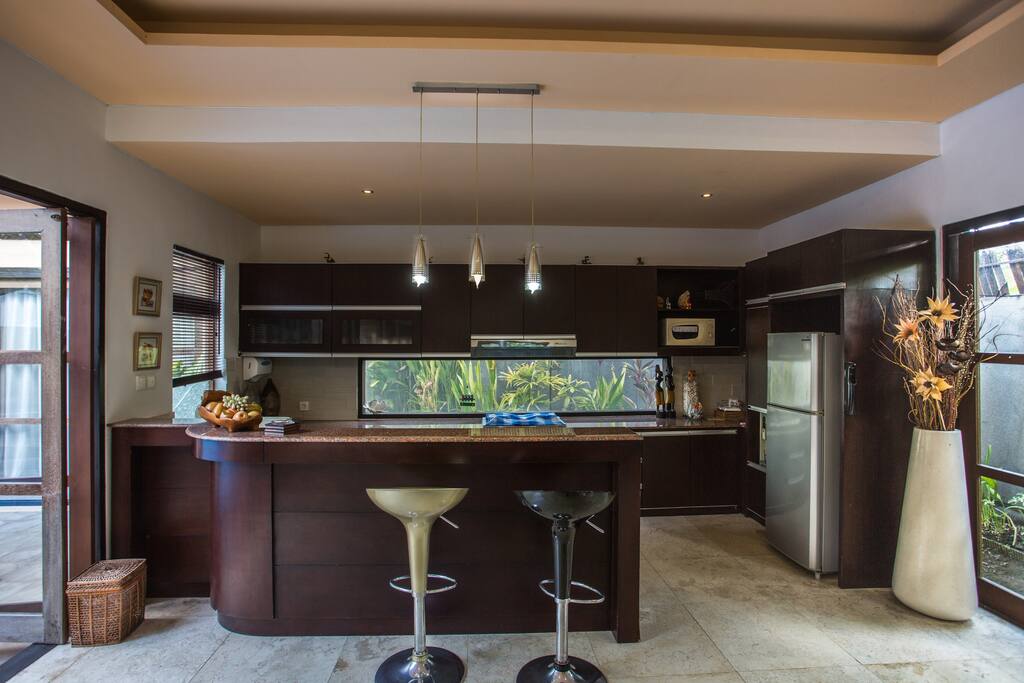 Dining room.
