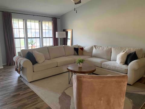 Top Airbnb: Curated Home in Bedford in Fort Worth