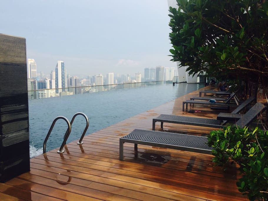 Newly refurbished ( May 2016 ) rooftop infinity pool.