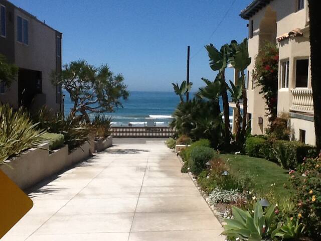 Charming Strand guest apartment, best location! gallery image 4