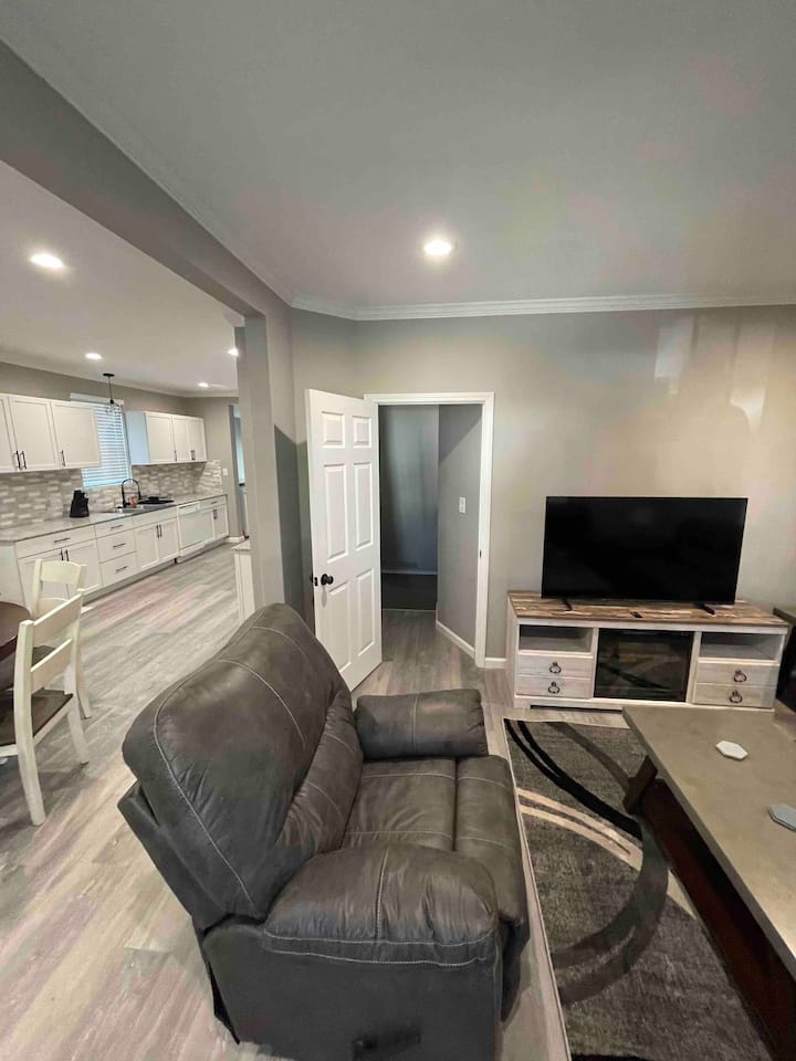 Brand New 3 Bedroom Home Fully Furnished - Maryville, IL