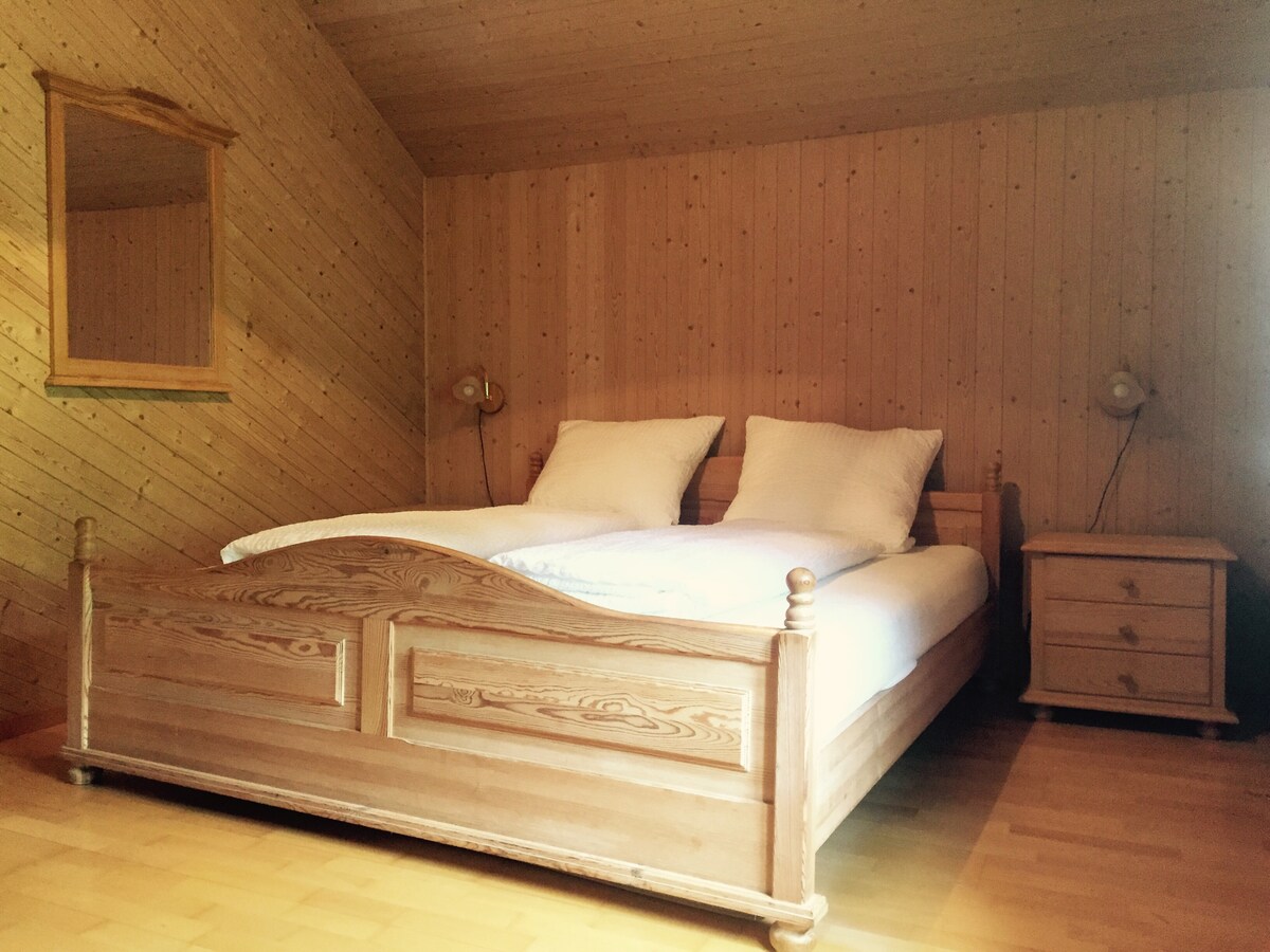 Spálňa s manželskou posteľou 1,80 m 