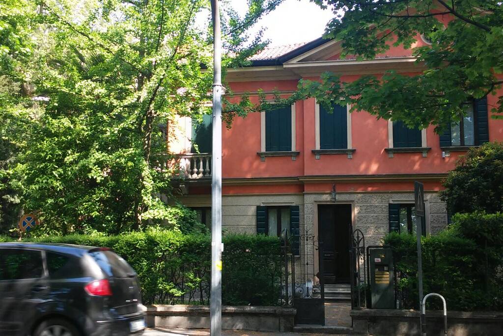 Vista della casa davanti