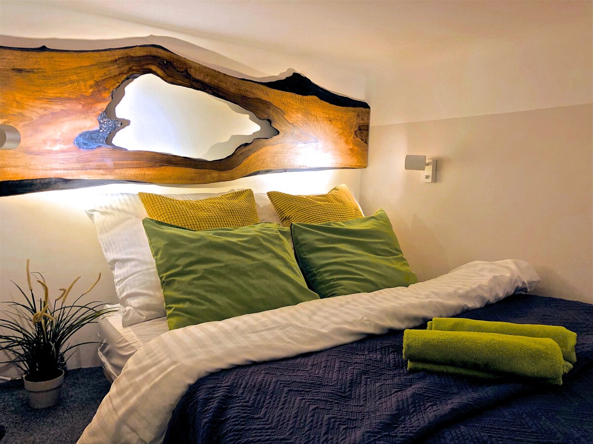 kitanda kwenye mezzanine