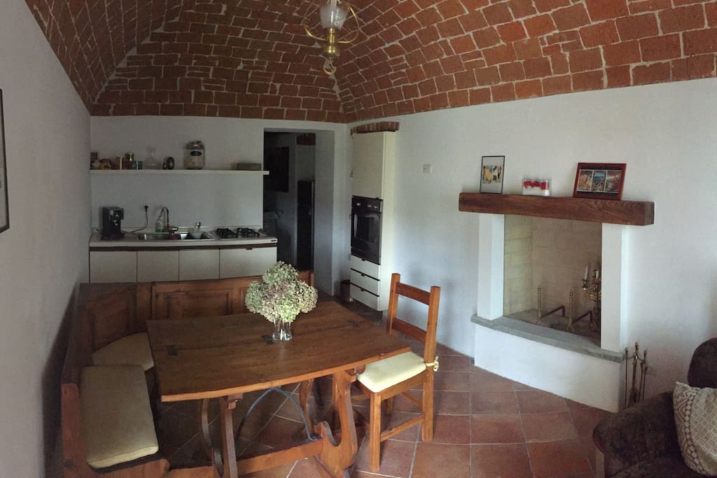 Cucina e Salotto con camino