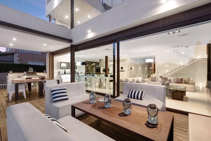 Villamarinacristal minimalist optional heated pool gallery image 3