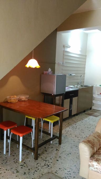 dining area with washing sink, mini fridge and working counter