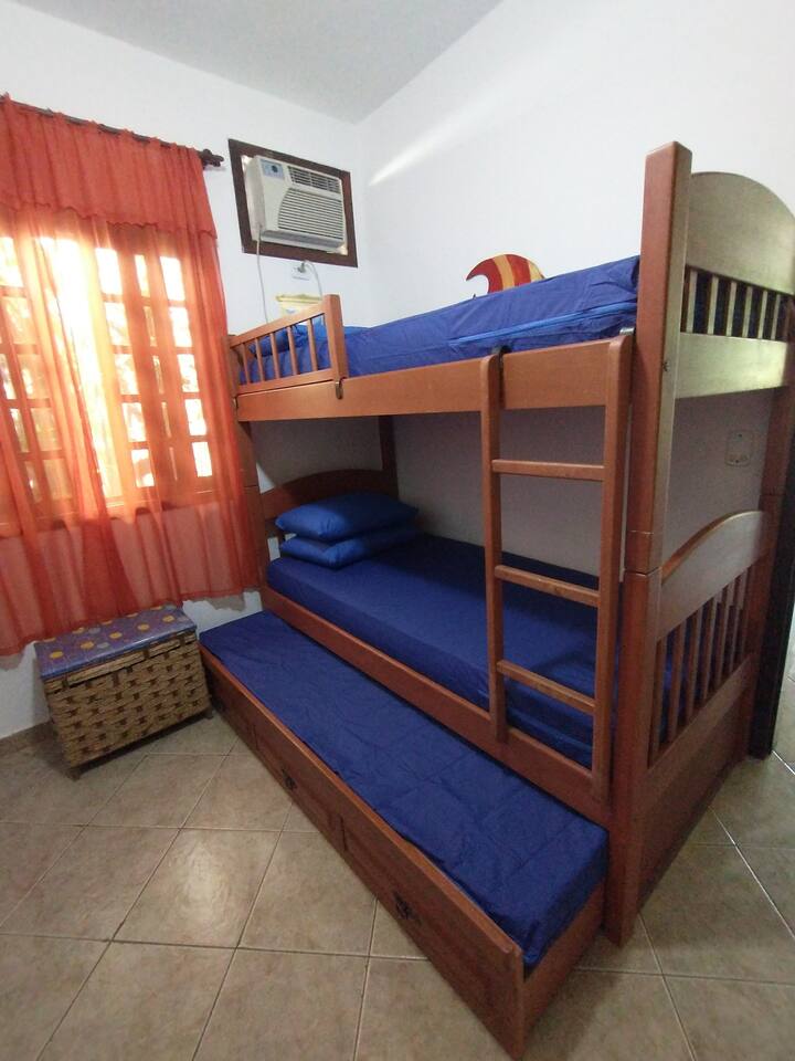 Soba s 3 kreveta. Treliche