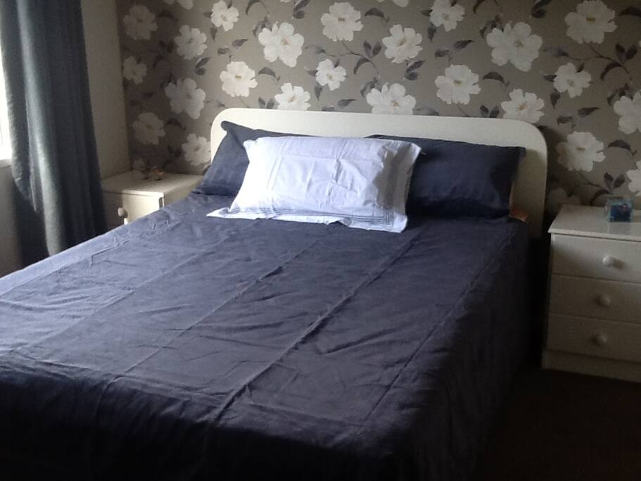 Queen size bed