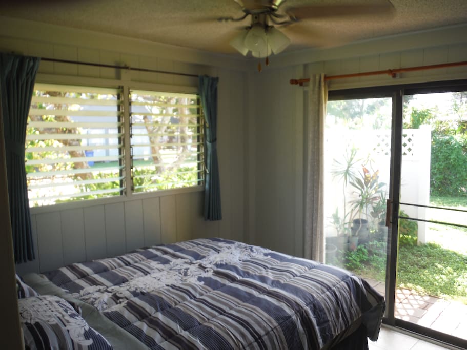 Queen size bed.