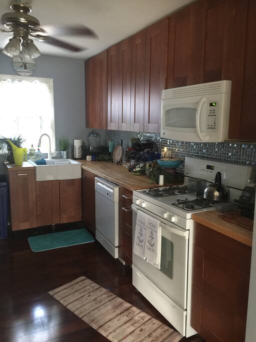 Eat-in Kitchen with refrigerator, gas stove/oven, microwave, and Kerig and coffee