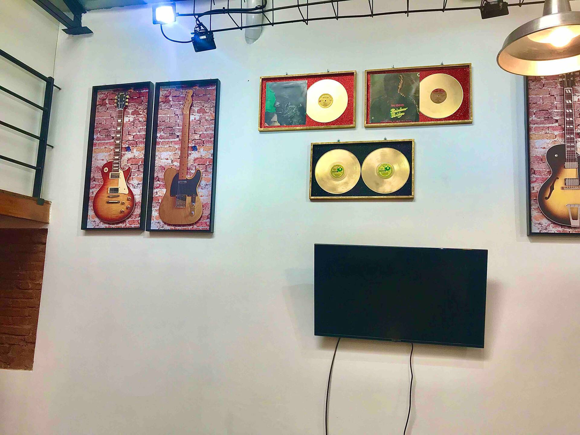 Hard Rockk. C - Thematic Loft (Samps Rentals)