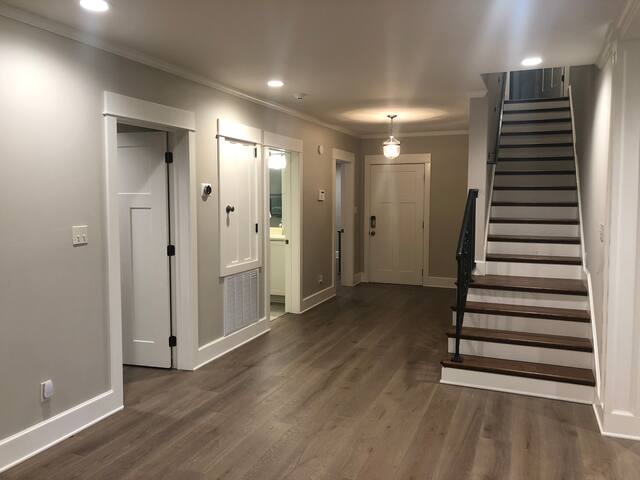 Lakeview, New Orleans, Upscale 2 Bedroom Duplex gallery image 5