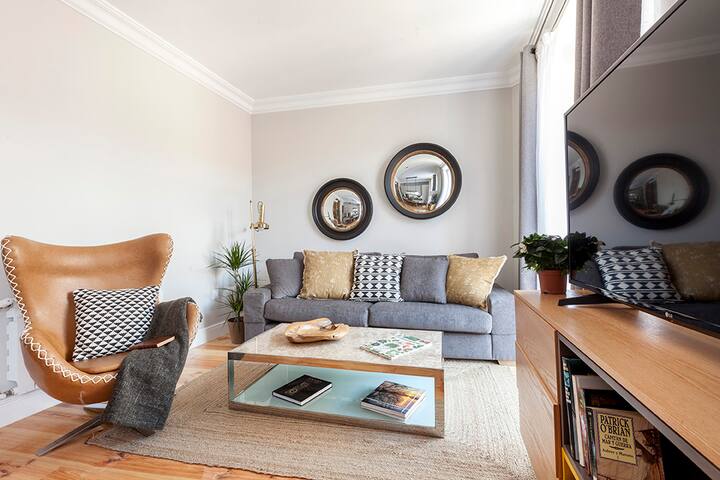 Design apartment with 2 bdrs in the center. 2B. gallery image 5