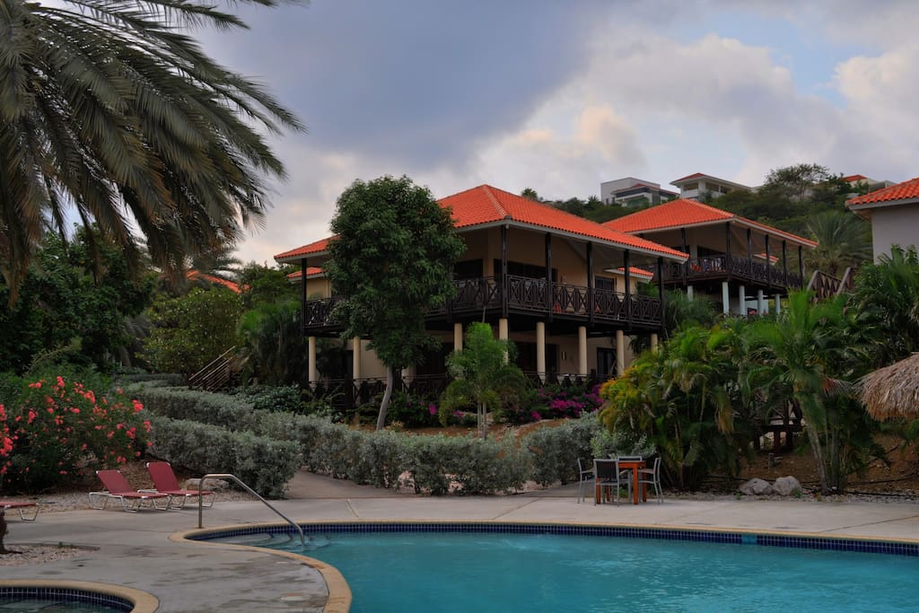 Download 5 Bdr Villa, Great Location, Walk To Beach Pics