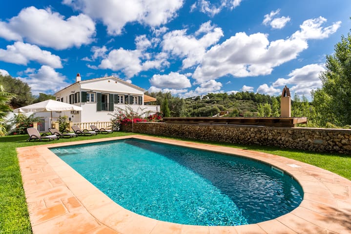 Casa campo con piscina climatizada 30g a 5´playa