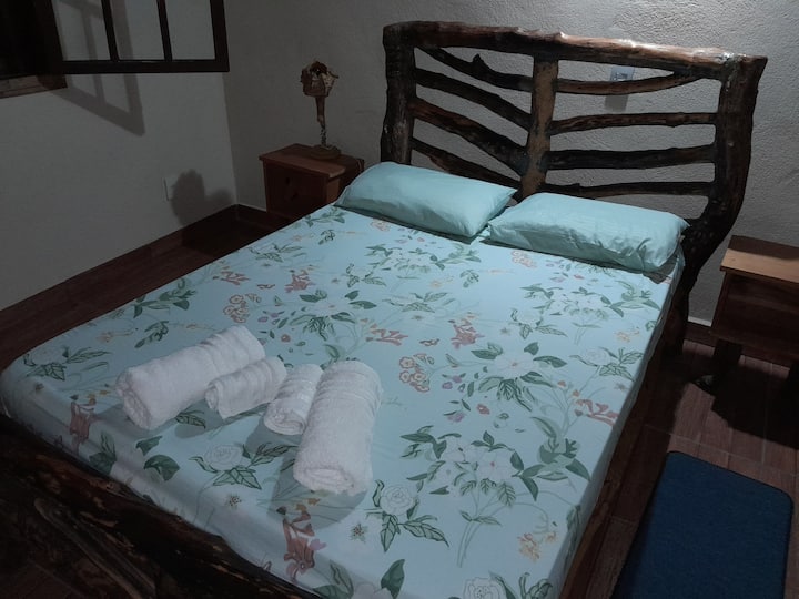 מיטה זוגית חדר שינה 2