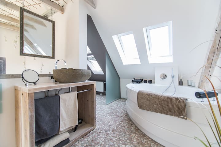 Datingsuite Whirlpool, 3D TV, Sonos