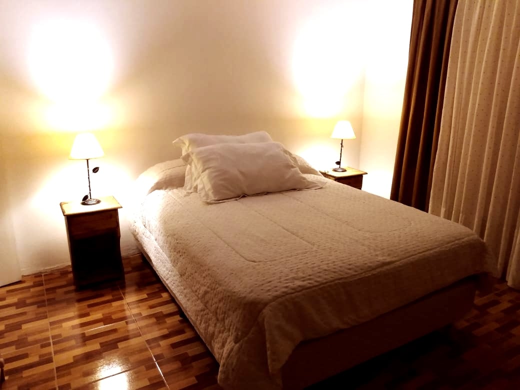 Თბილი ოთახი. მაღალი სიმკვრივის ლეიბი. Ულამაზესი საჰაერო ხედი. ფართო პლაკატი. 