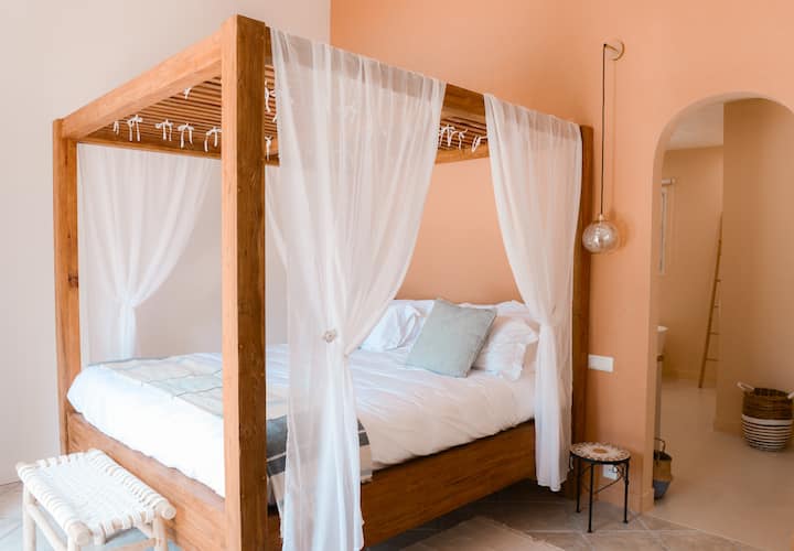 La Parenthèse de Marie bed and breakfast MATISSE - Bed and breakfasts for  Rent in Tourrettes-sur-Loup, Provence-Alpes-Côte d'Azur, France - Airbnb