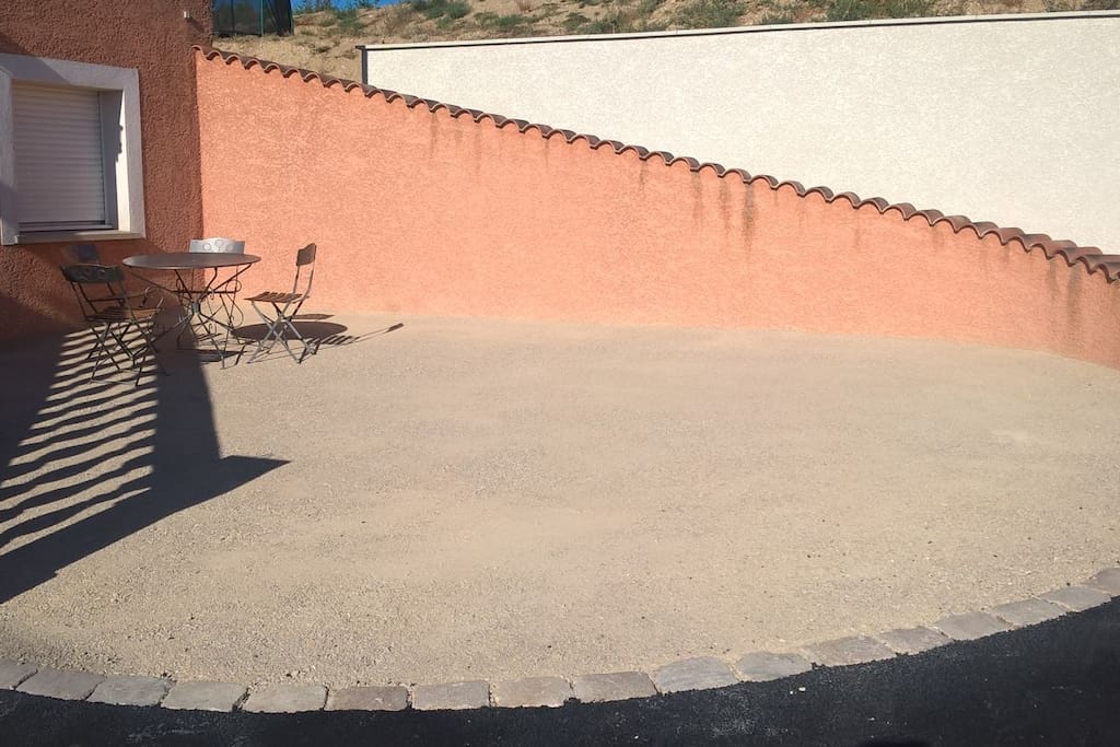 Cour et terrasse privative