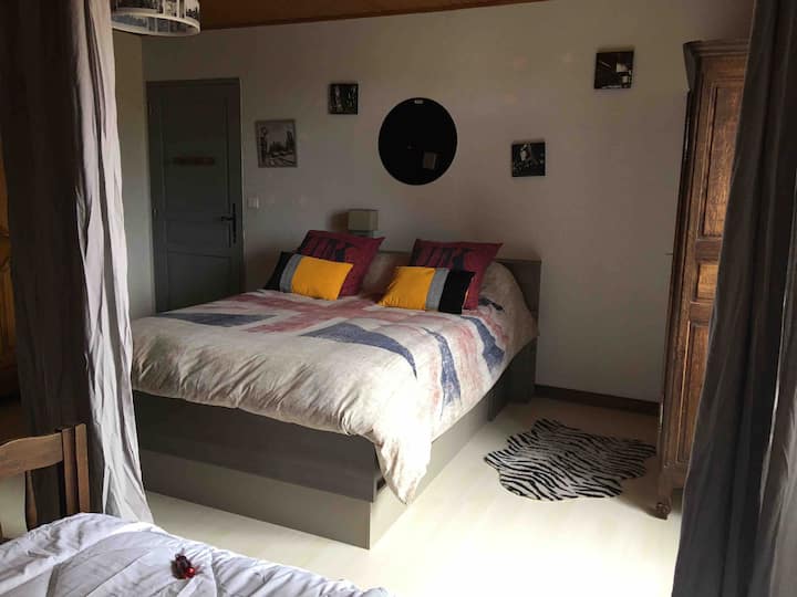 chumba cha kulala 1 st sakafu - kitanda 1 ya 140 * 190 cm + kitanda 1 ya 100 * 190 cm