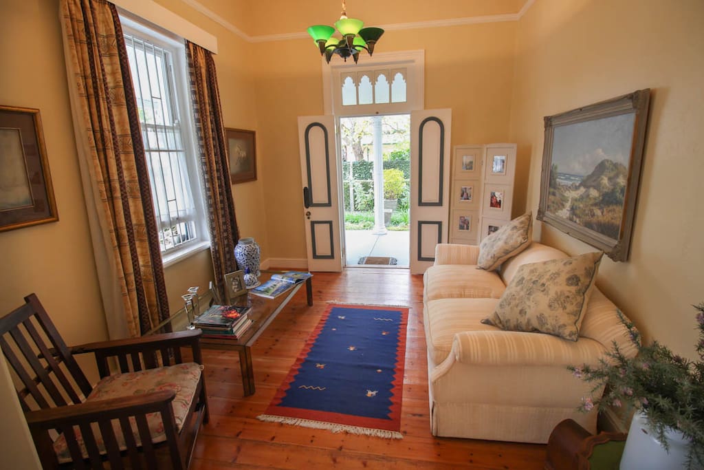 Main Entrance / Lounge