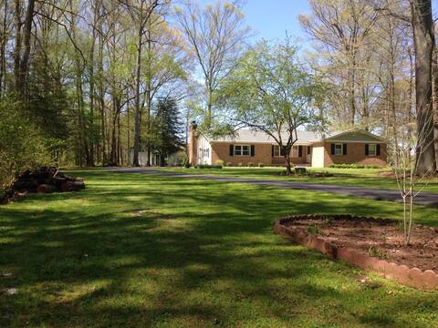 5 Bedroom- Walk to NASCAR