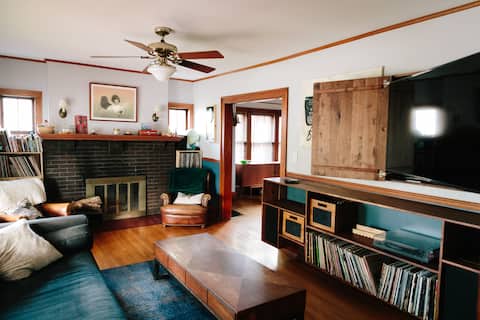 3BR Kid Friendly, Gigantic Yard, Near DT Champaign